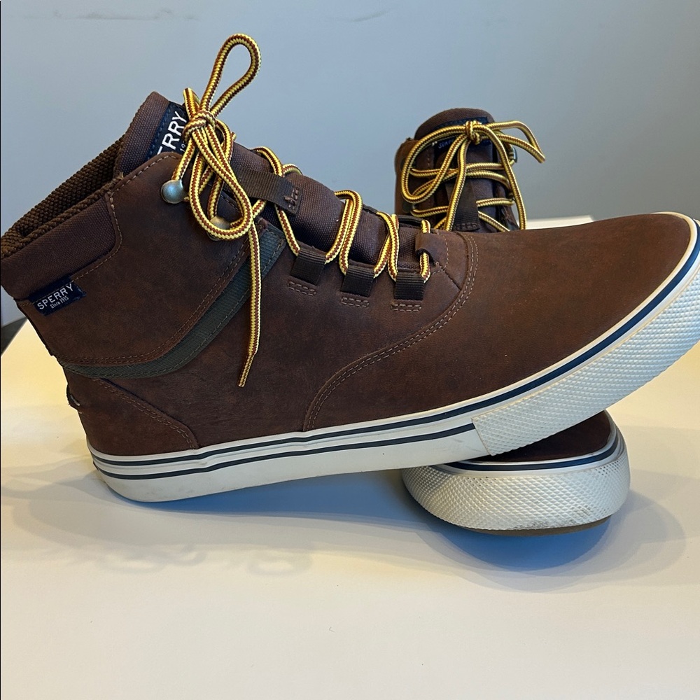 Like new Sperry mens boots